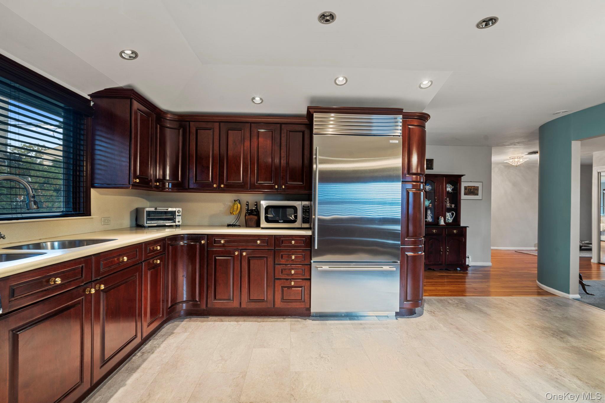 #17 photo, 158 Old Courthouse Road, Manhasset Hills , NY 11040