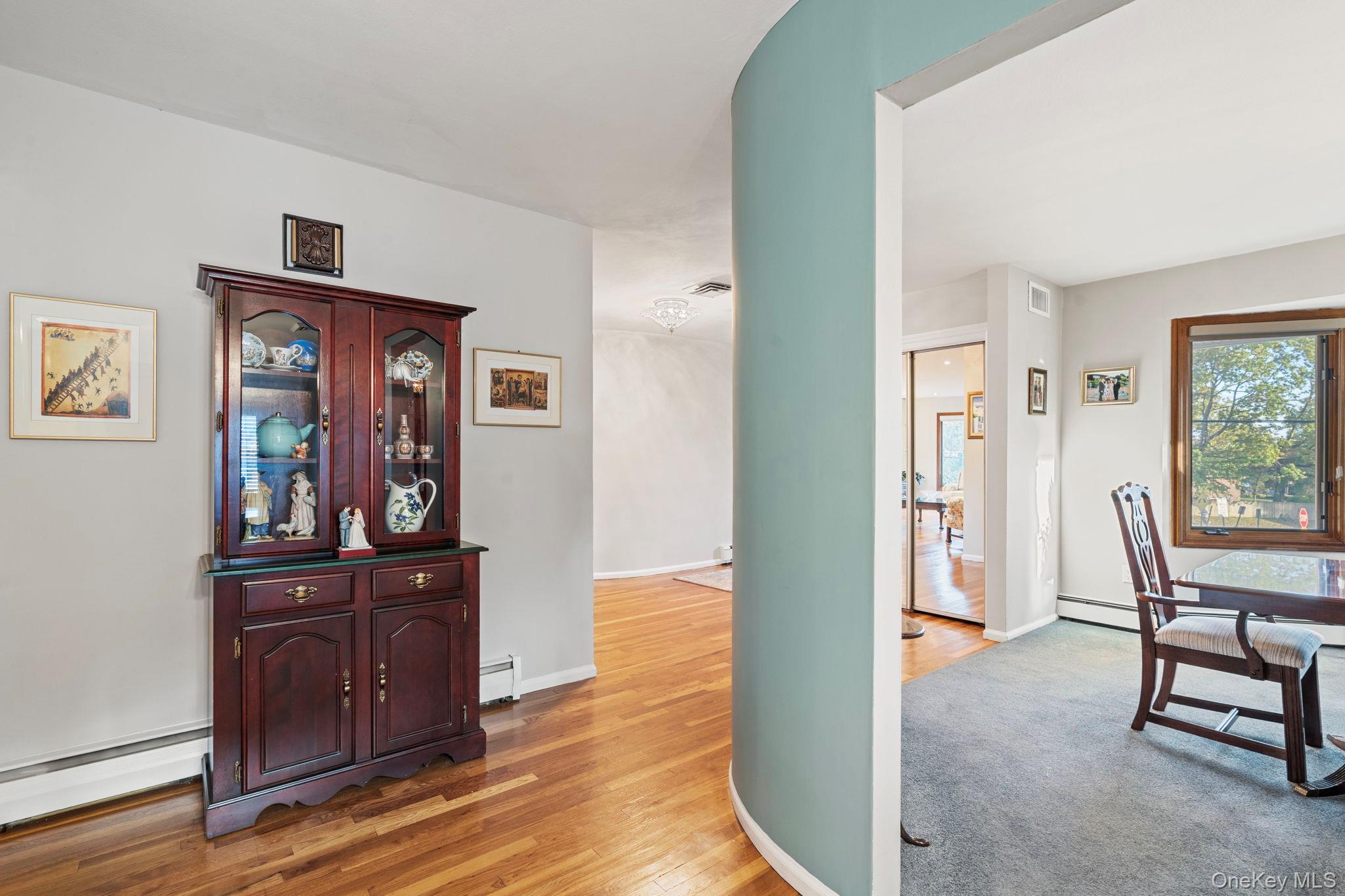 #18 photo, 158 Old Courthouse Road, Manhasset Hills , NY 11040