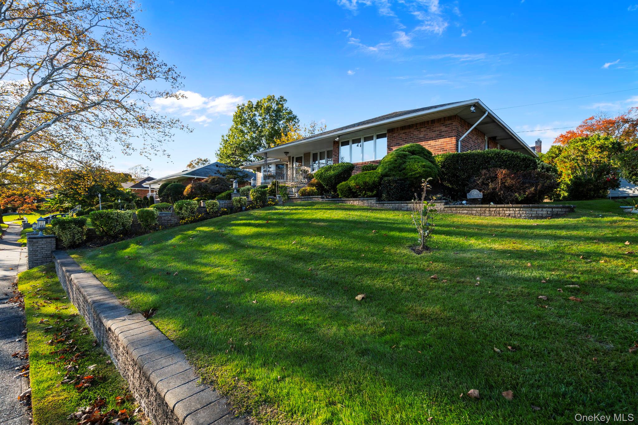 #3 photo, 158 Old Courthouse Road, Manhasset Hills , NY 11040