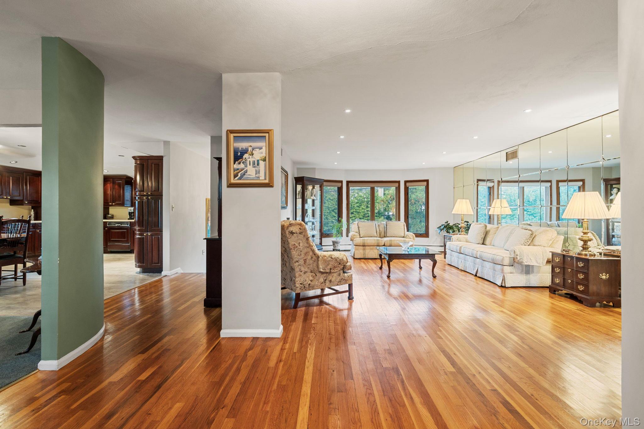 #5 photo, 158 Old Courthouse Road, Manhasset Hills , NY 11040