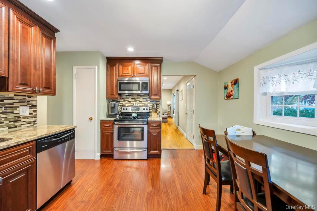 #10 photo, 24 W Oak Street, 長島 Farmingdale , NY 11735