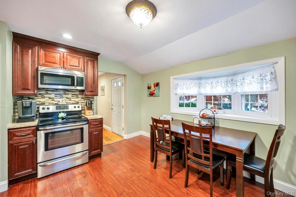 #11 photo, 24 W Oak Street, 長島 Farmingdale , NY 11735