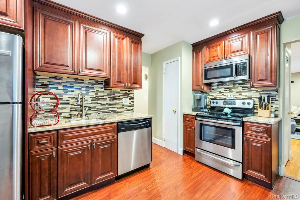 #12 photo, 24 W Oak Street, 長島 Farmingdale , NY 11735