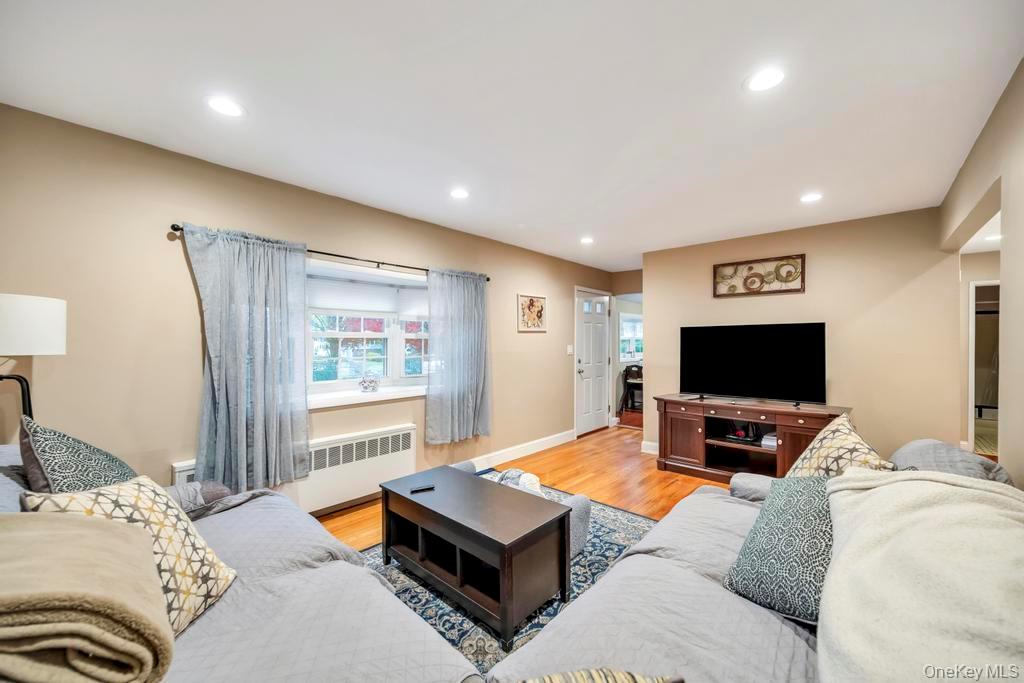 #4 photo, 24 W Oak Street, 長島 Farmingdale , NY 11735