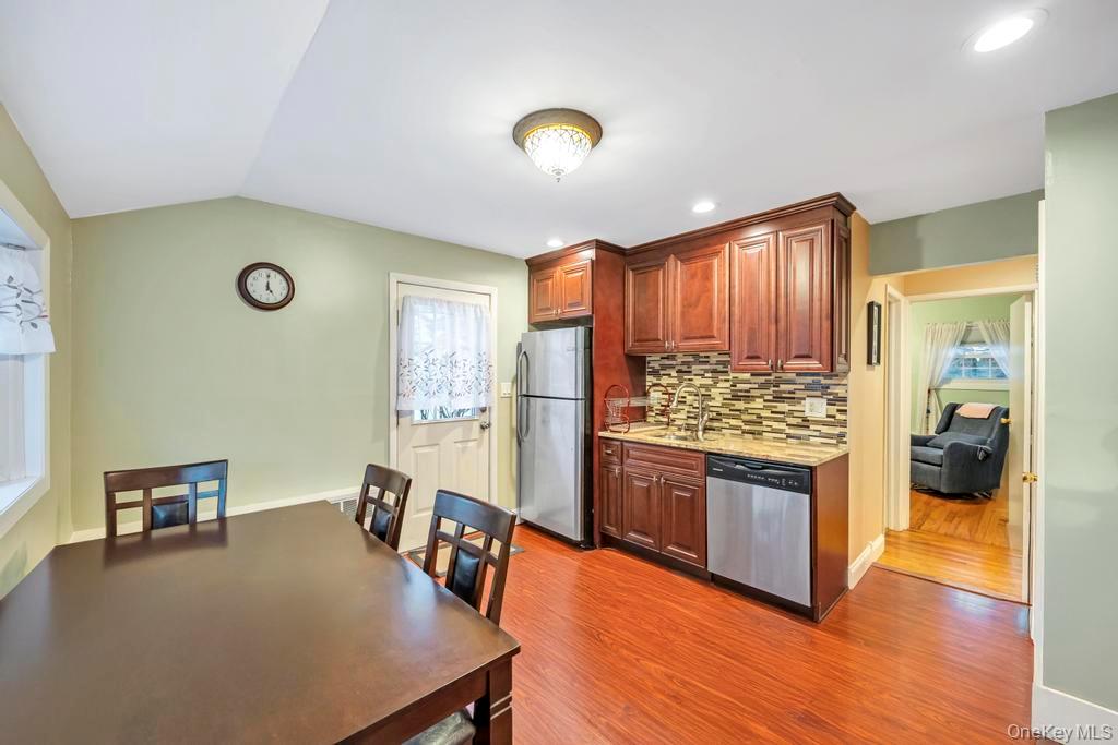 #8 photo, 24 W Oak Street, 長島 Farmingdale , NY 11735