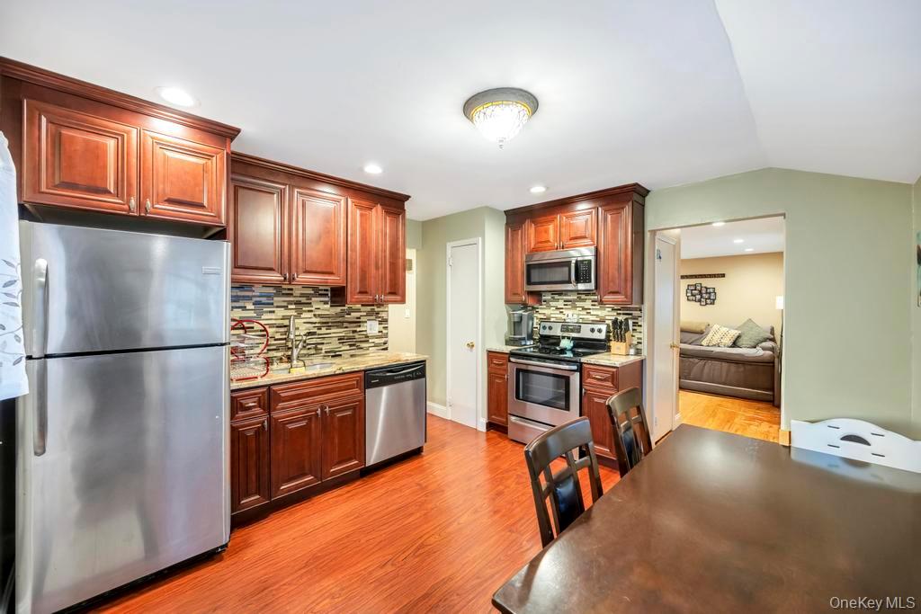 #9 photo, 24 W Oak Street, 長島 Farmingdale , NY 11735