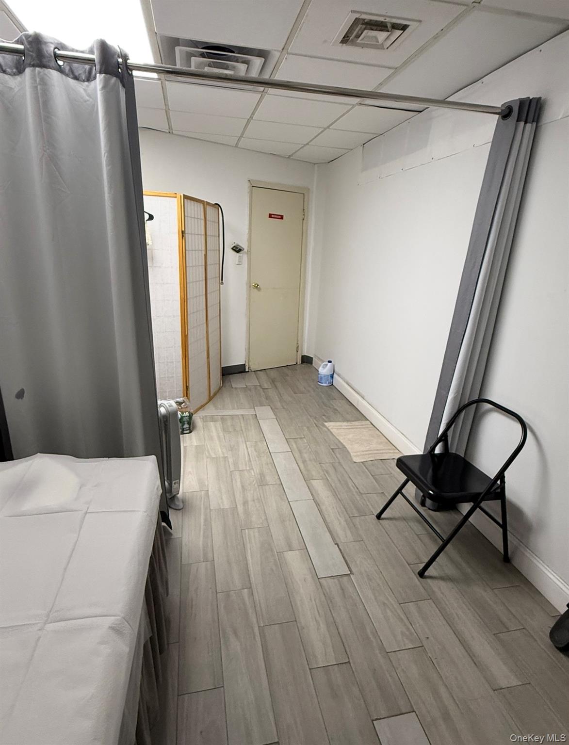 #4 photo, 85-12 Queens Boulevard, Elmhurst , NY 11373