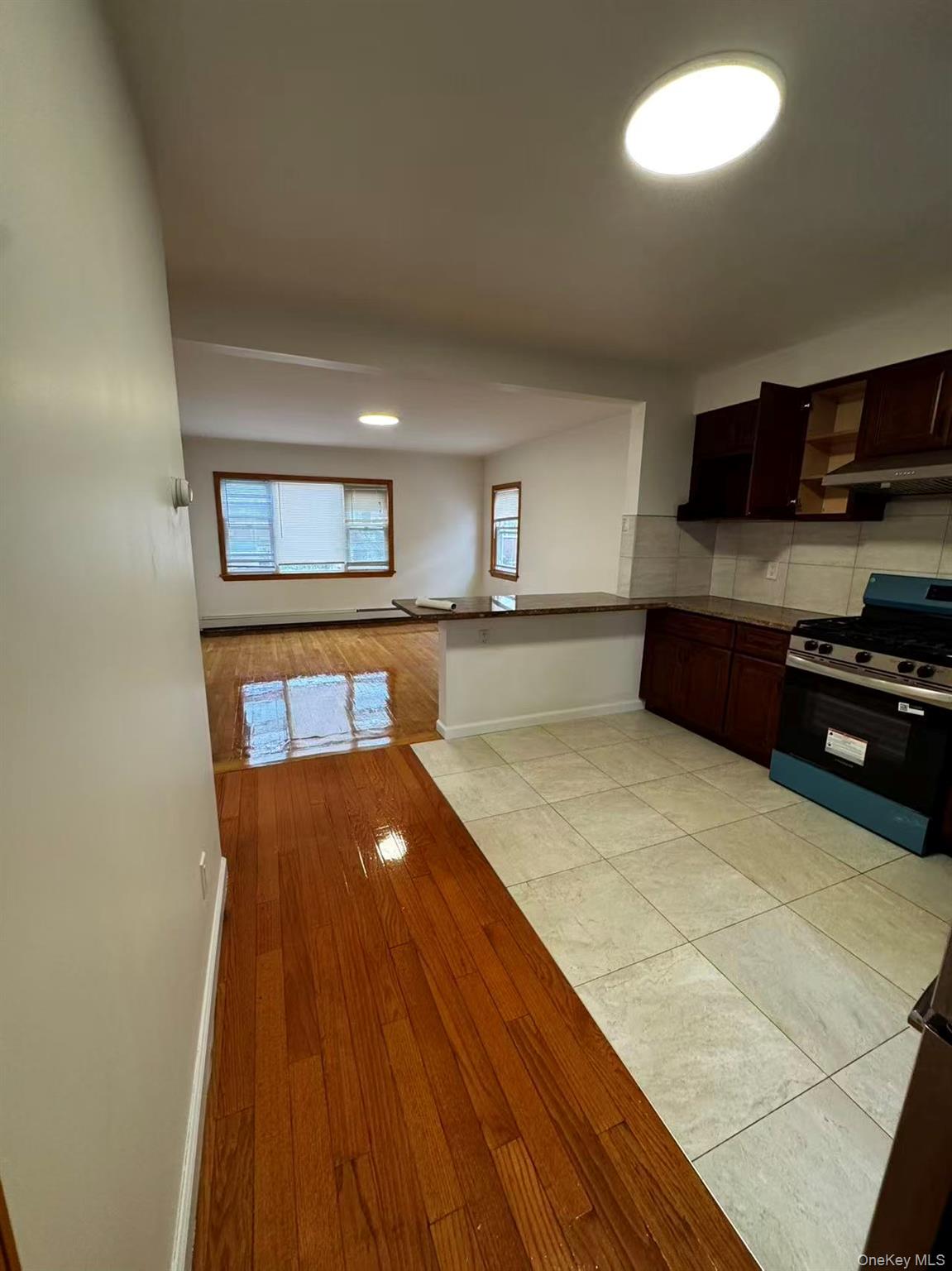 #5 photo, 149-45 19th Ave, Whitestone , NY 11357