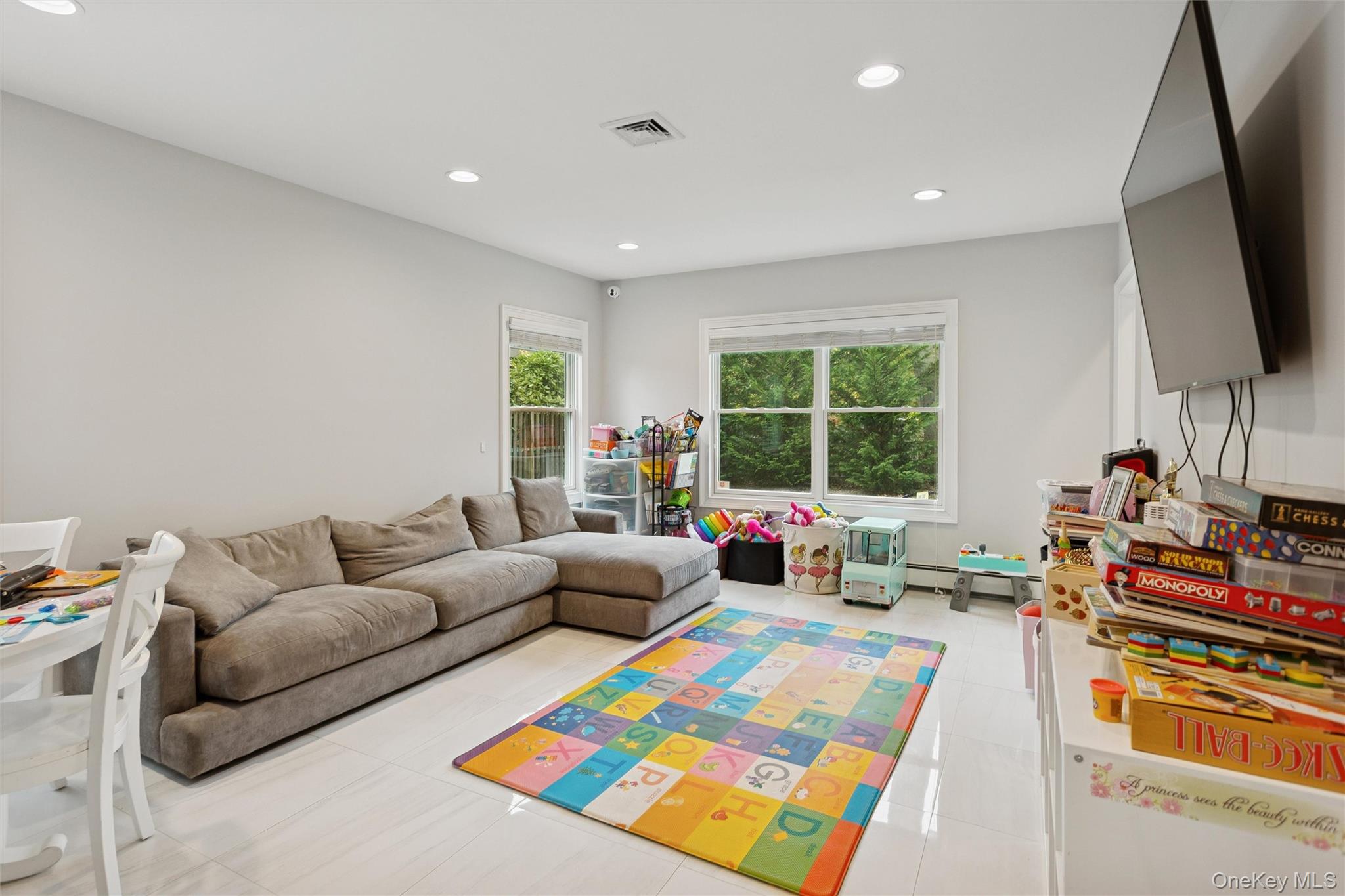 #15 photo, 1560 Pebble Lane, Hewlett , NY 11557