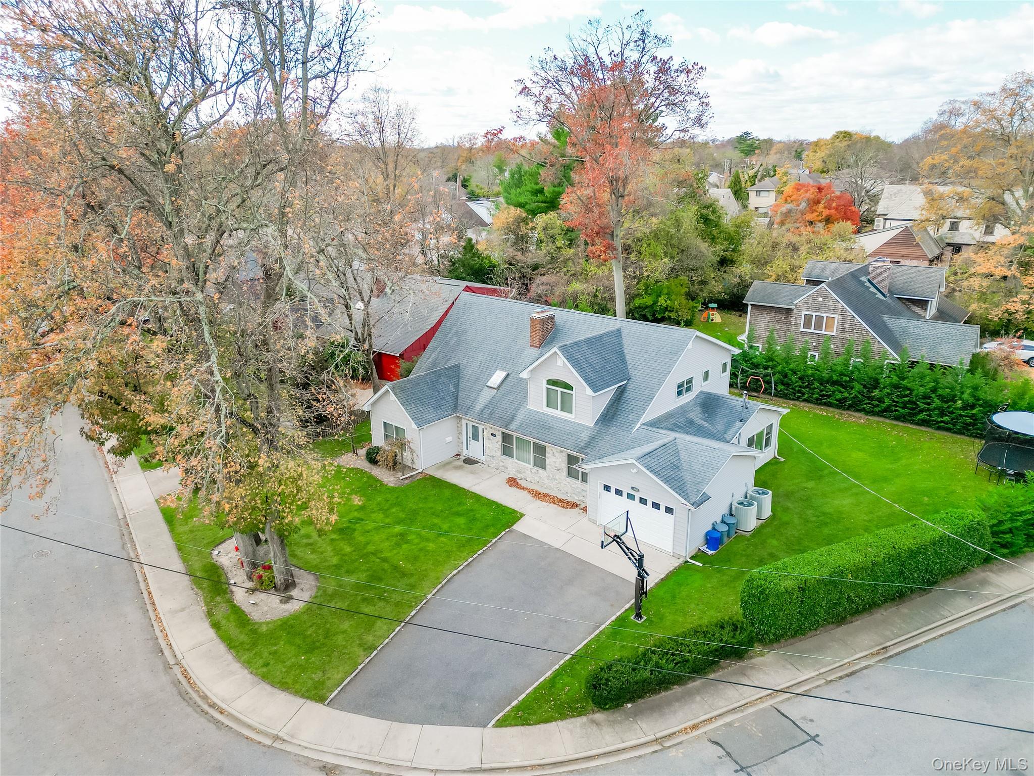 #3 photo, 1560 Pebble Lane, Hewlett , NY 11557