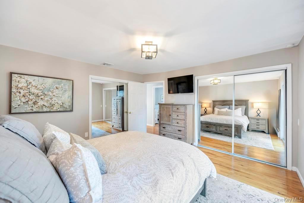 #12 photo, 44 Derby Avenue, سوفولك Greenlawn , NY 11740