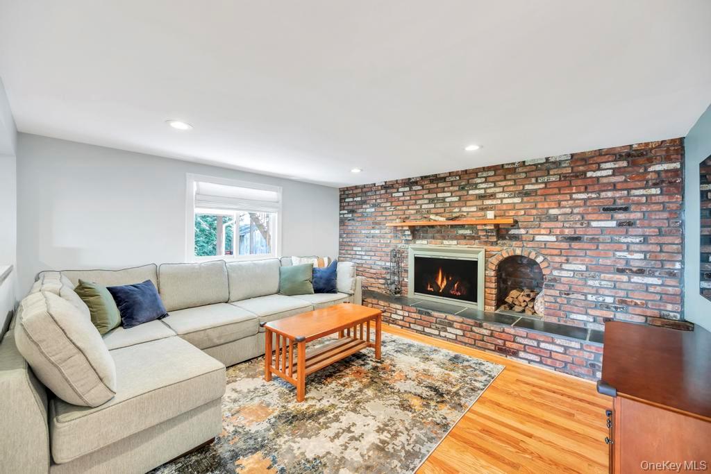 #18 photo, 44 Derby Avenue, سوفولك Greenlawn , NY 11740