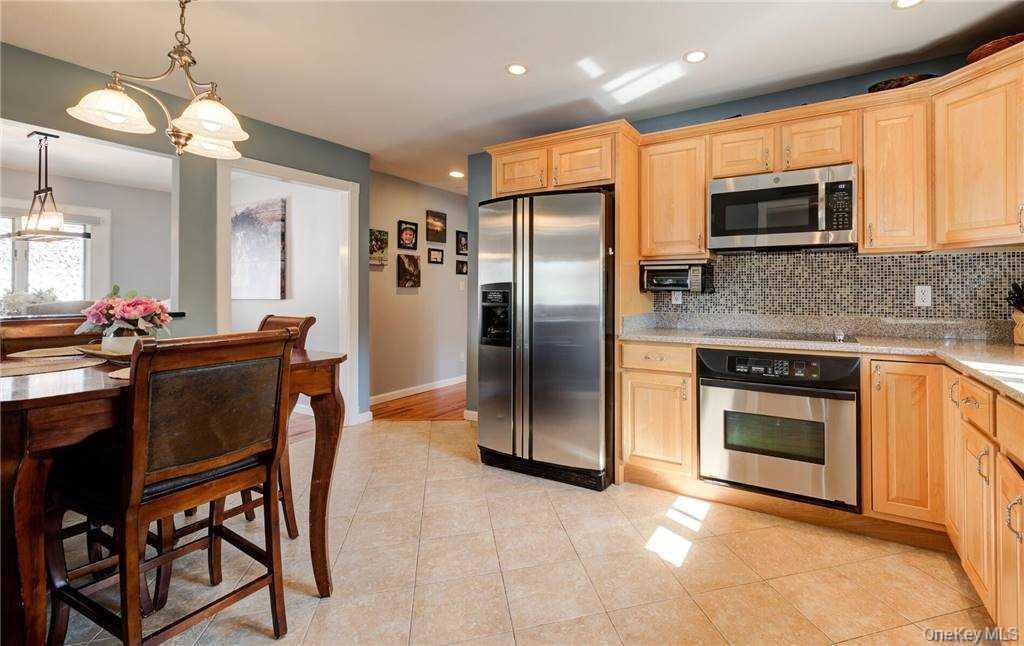 #4 photo, 44 Derby Avenue, Greenlawn , NY 11740