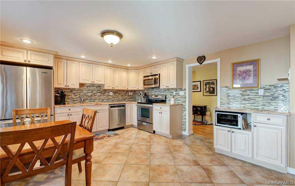 #5 photo, 44 Derby Avenue, Greenlawn , NY 11740