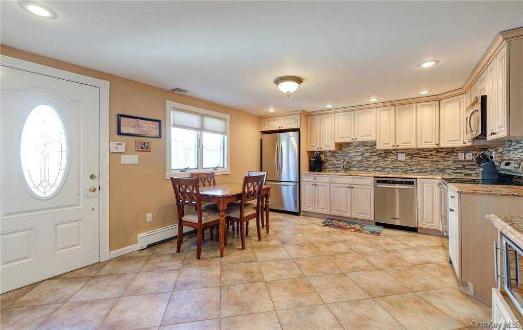 #6 photo, 44 Derby Avenue, Greenlawn , NY 11740