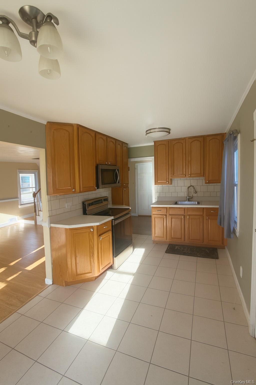 #7 photo, 133 Wellington Street, Hempstead , NY 11550