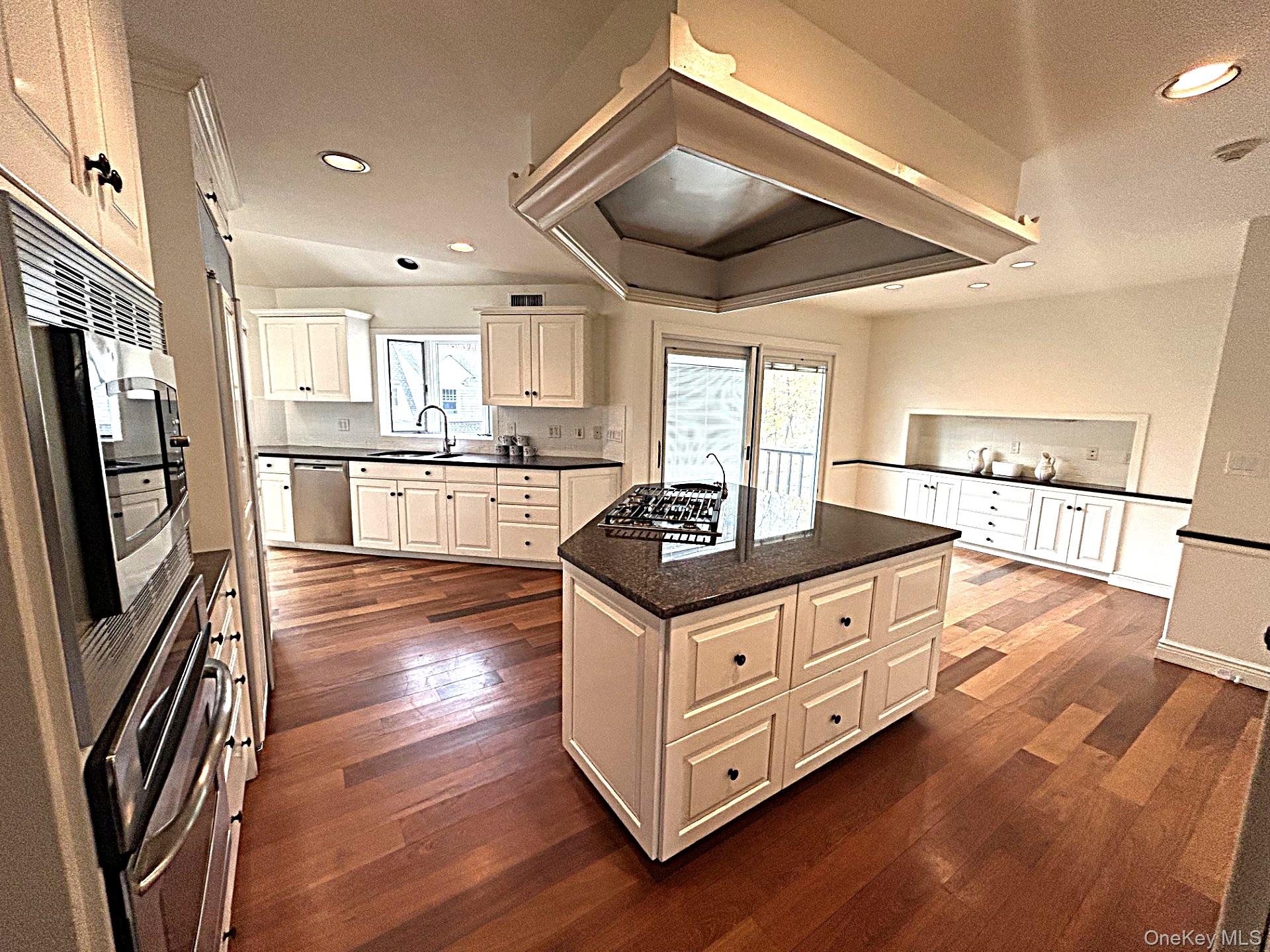 #12 photo, 415 Grace Church Street, Rye , NY 10580