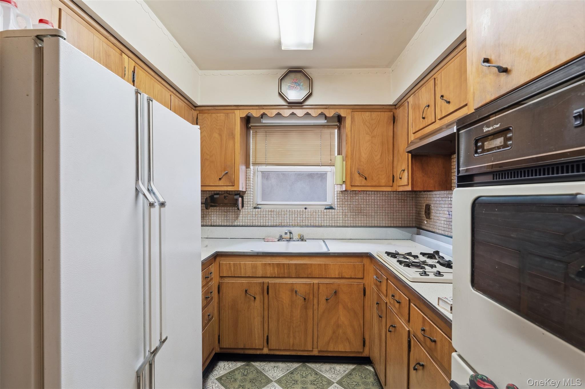 #20 photo, 1679 Unionport Road, Bronx , NY 10462