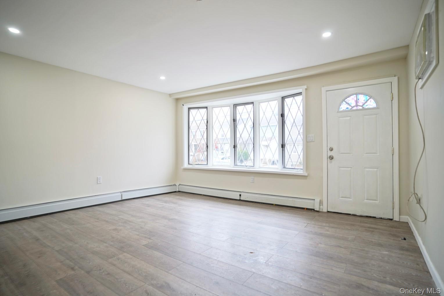 #4 photo, 90-15 207th Street, Queens Village , NY 11428