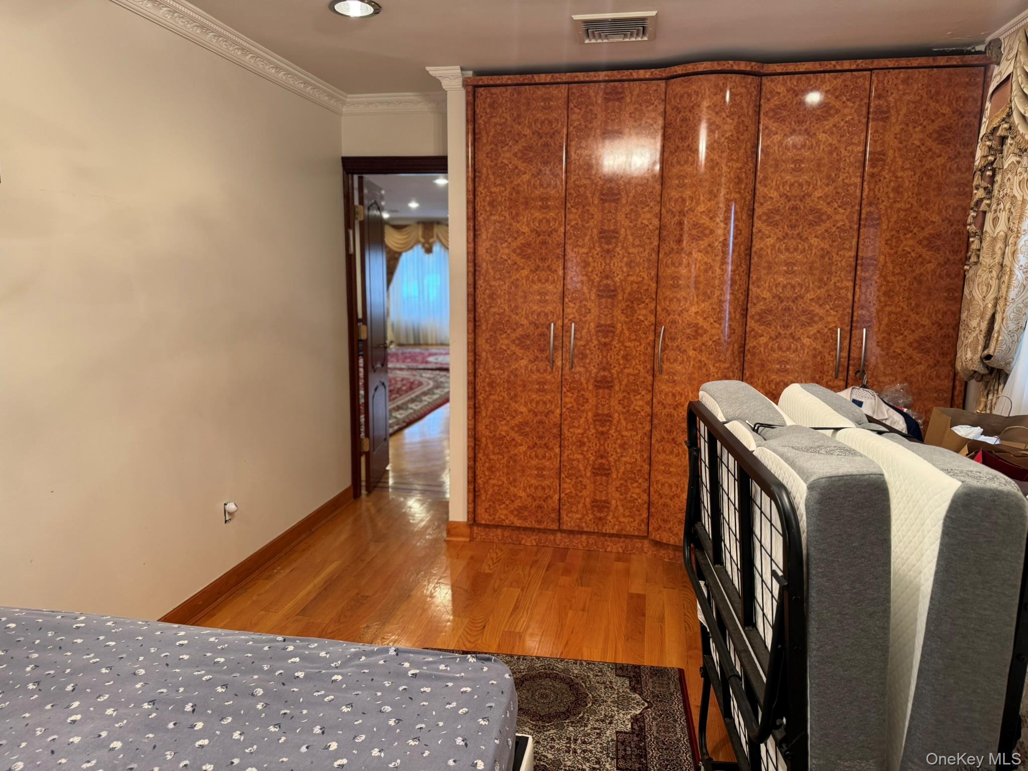 #11 photo, 109-04 Myrtle Avenue, Richmond Hill , NY 11418