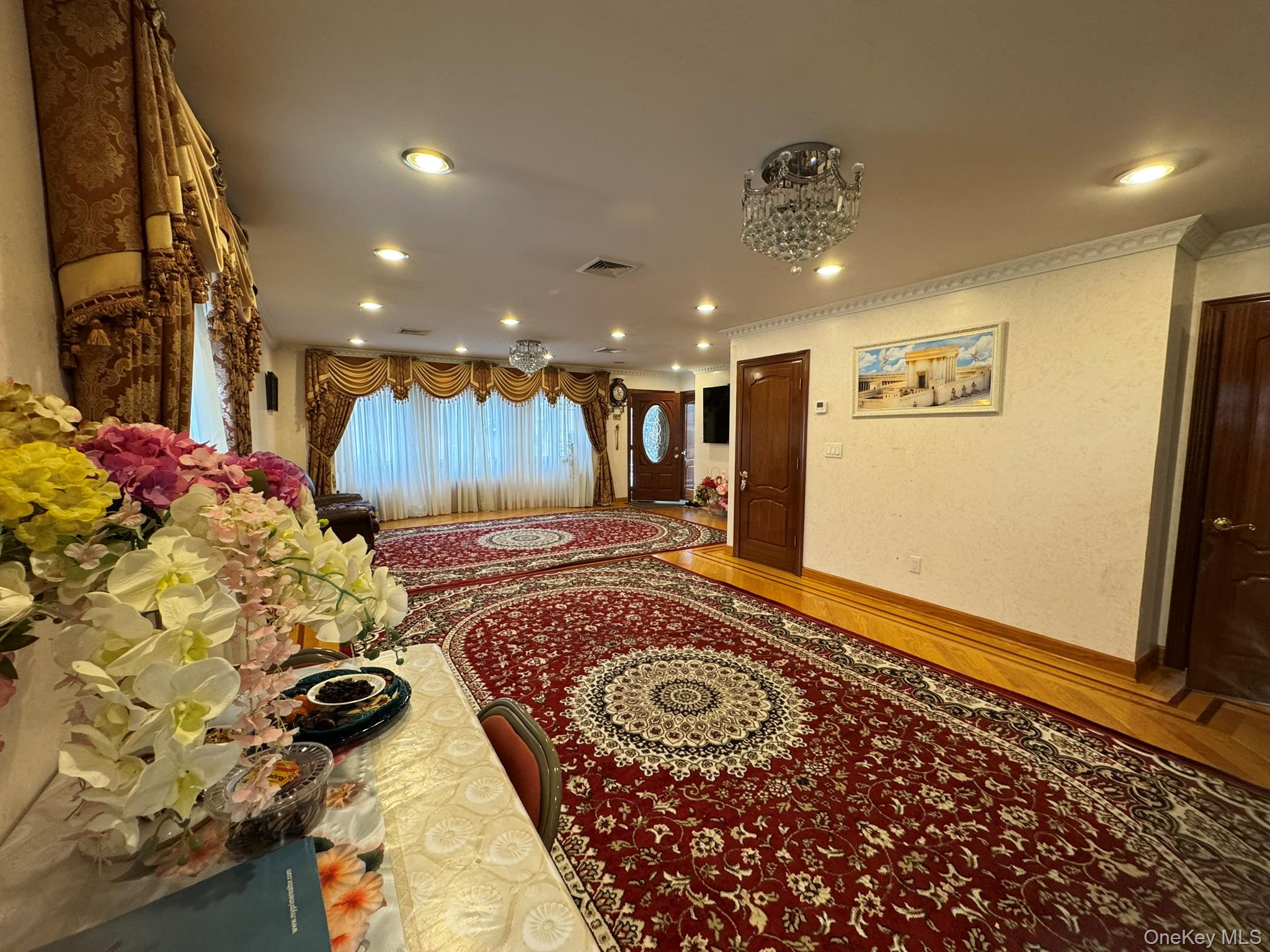 #2 photo, 109-04 Myrtle Avenue, Richmond Hill , NY 11418