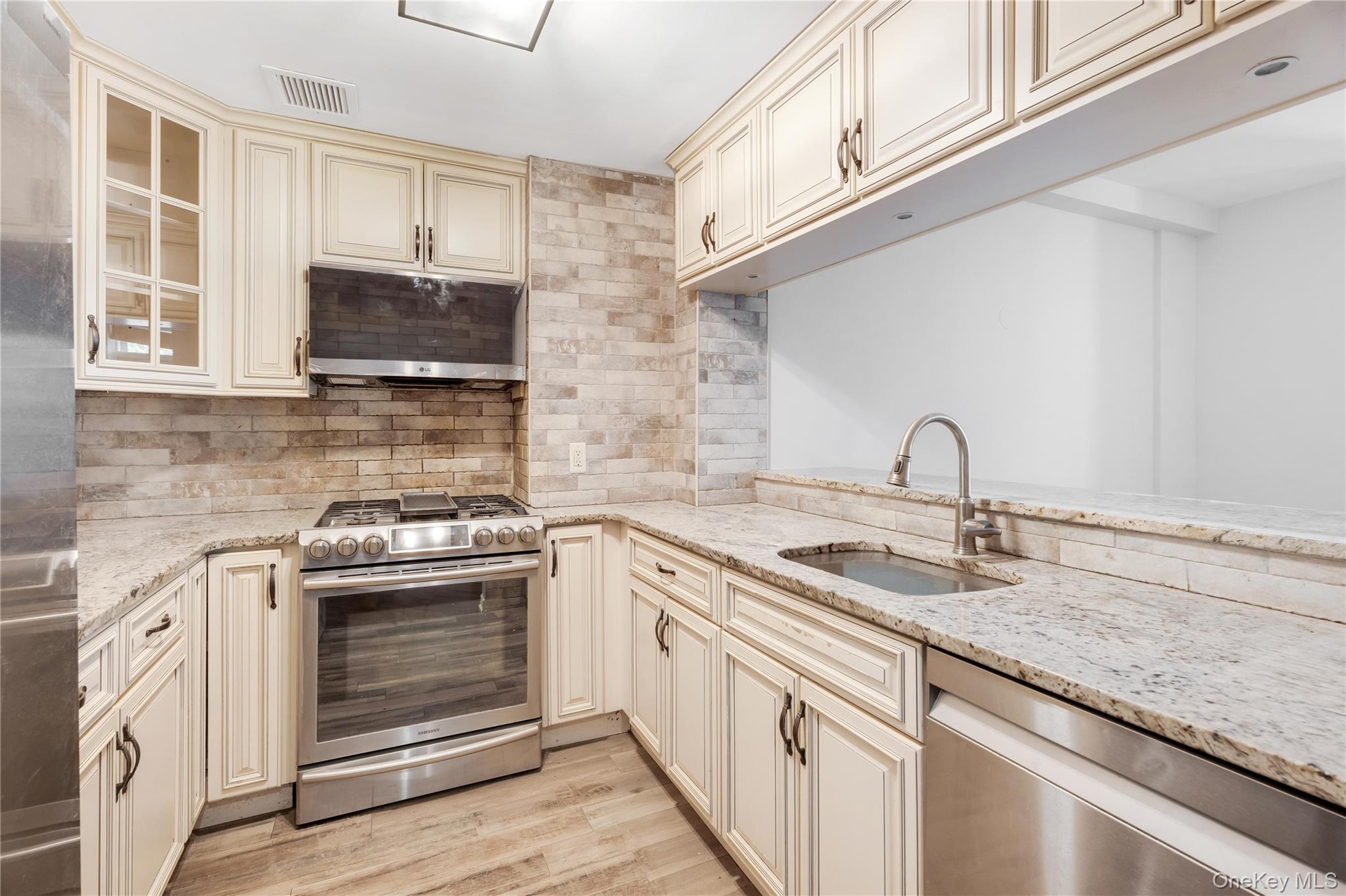 #4 photo, 6911 Shore Road, Brooklyn , NY 11209