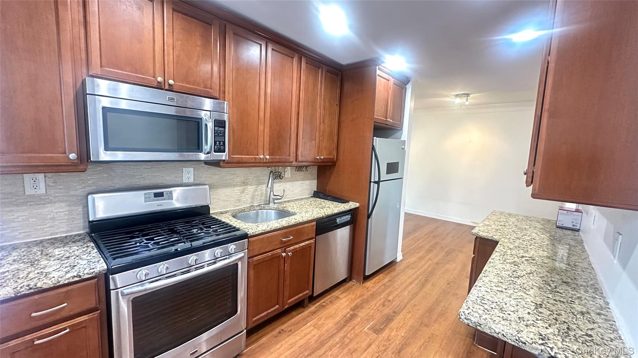 #3 photo, 73-63 198th Street, Fresh Meadows , NY 11366