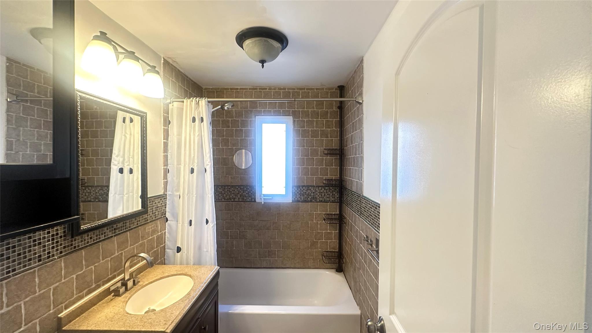 #4 photo, 73-63 198th Street, Fresh Meadows , NY 11366