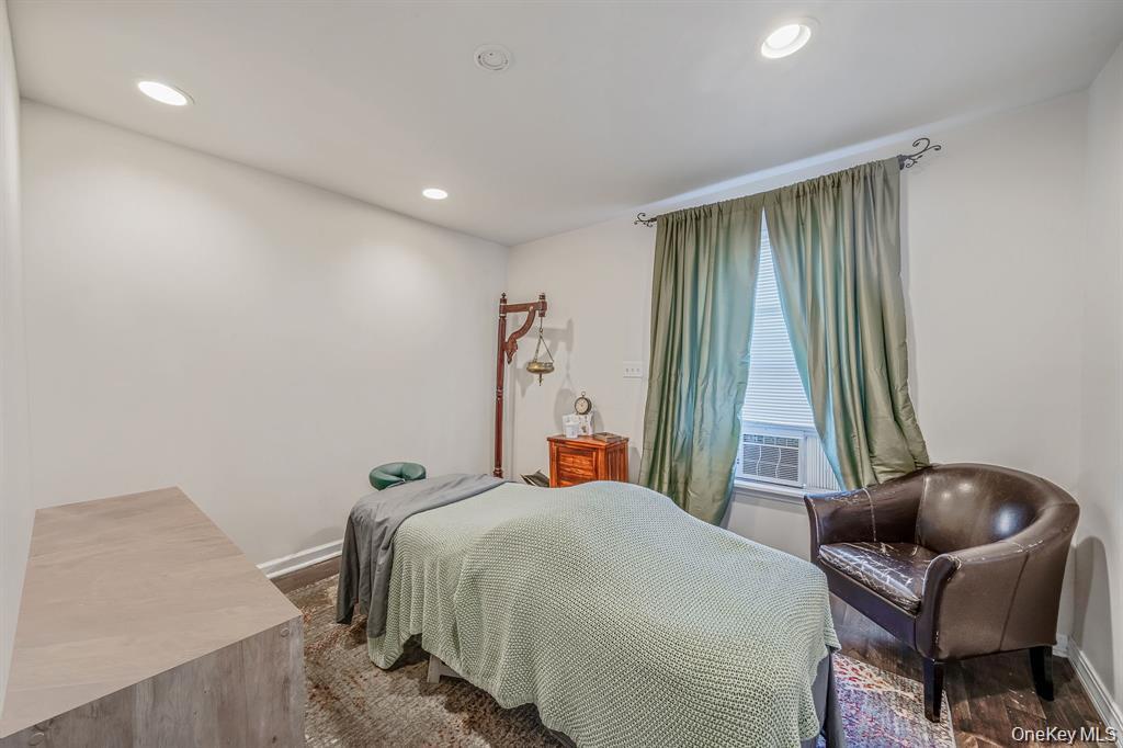 #9 photo, 1405 Montauk Highway, Oakdale , NY 11769