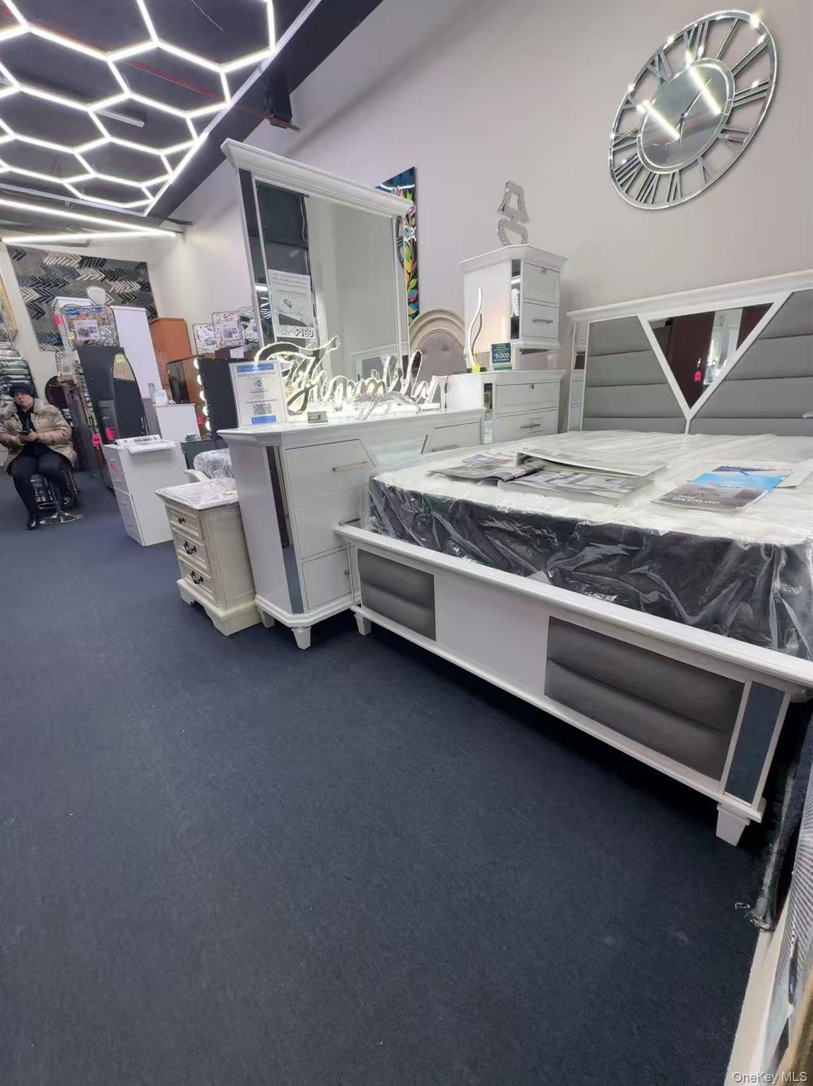 #3 photo, 108-61 Roosevelt Ave, Corona , NY 11368