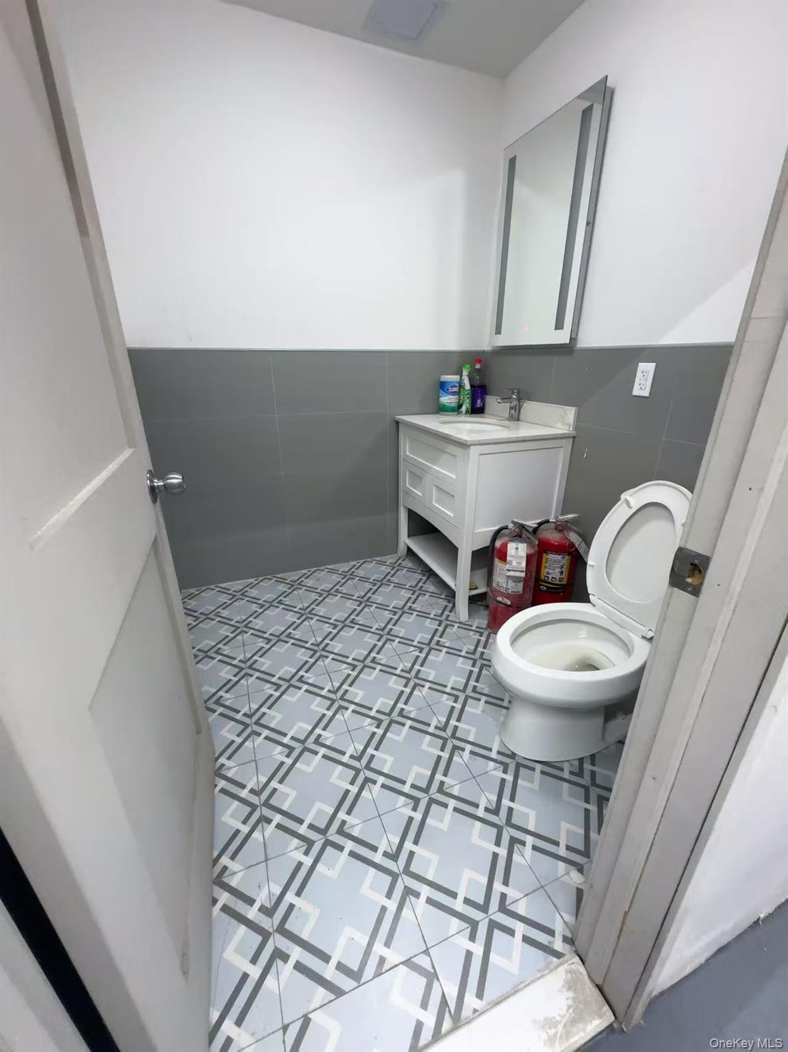 #8 photo, 108-61 Roosevelt Ave, Corona , NY 11368