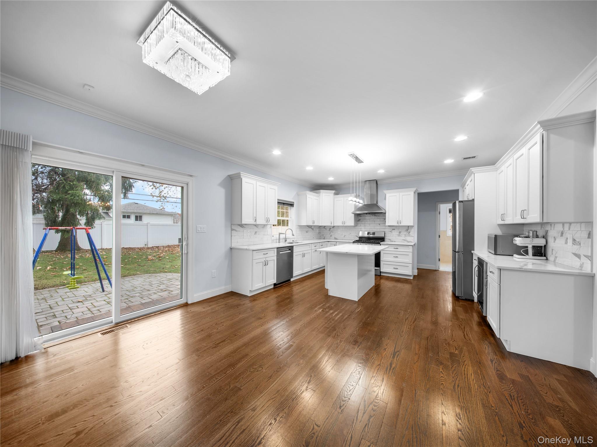 #15 photo, 22 Preston Lane, Syosset , NY 11791