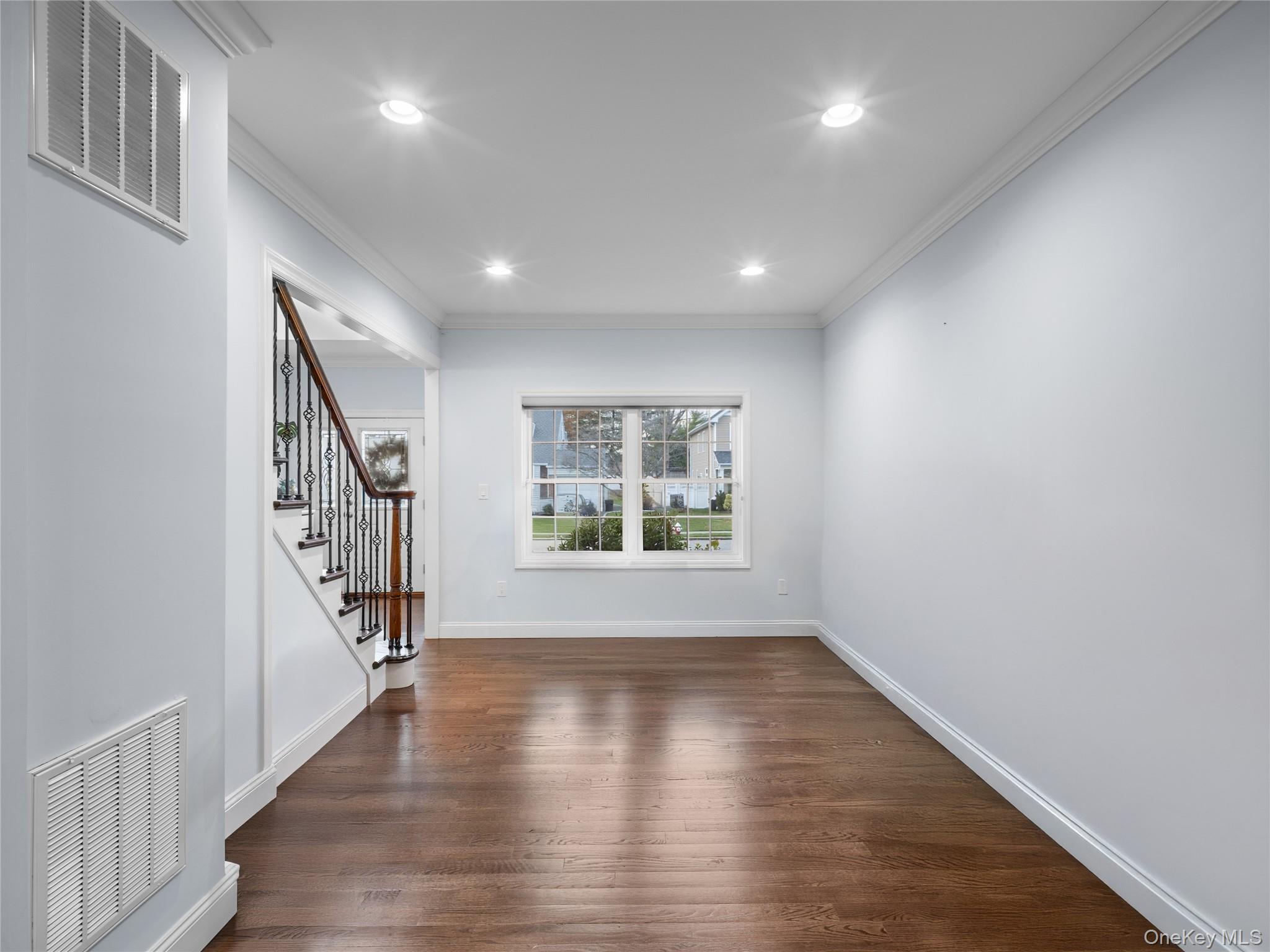 #20 photo, 22 Preston Lane, Syosset , NY 11791