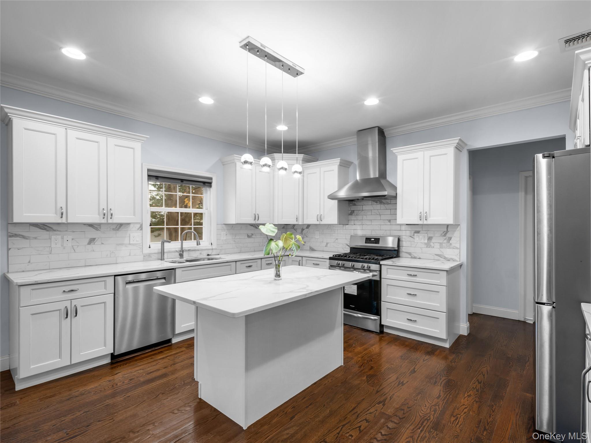 #6 photo, 22 Preston Lane, Syosset , NY 11791