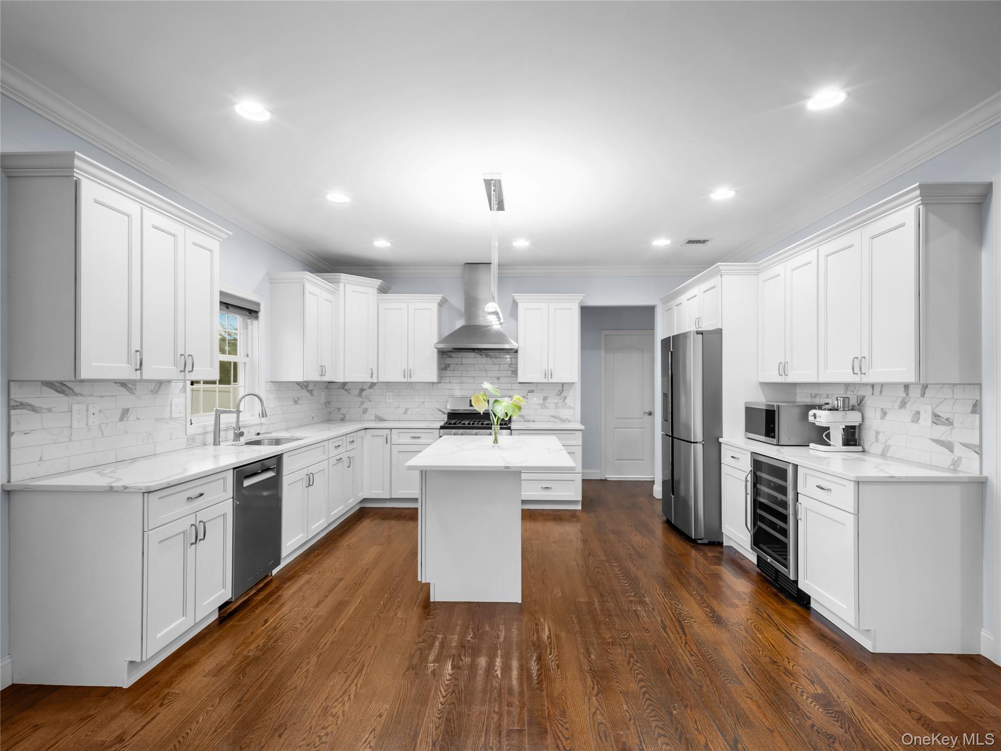 #7 photo, 22 Preston Lane, Syosset , NY 11791