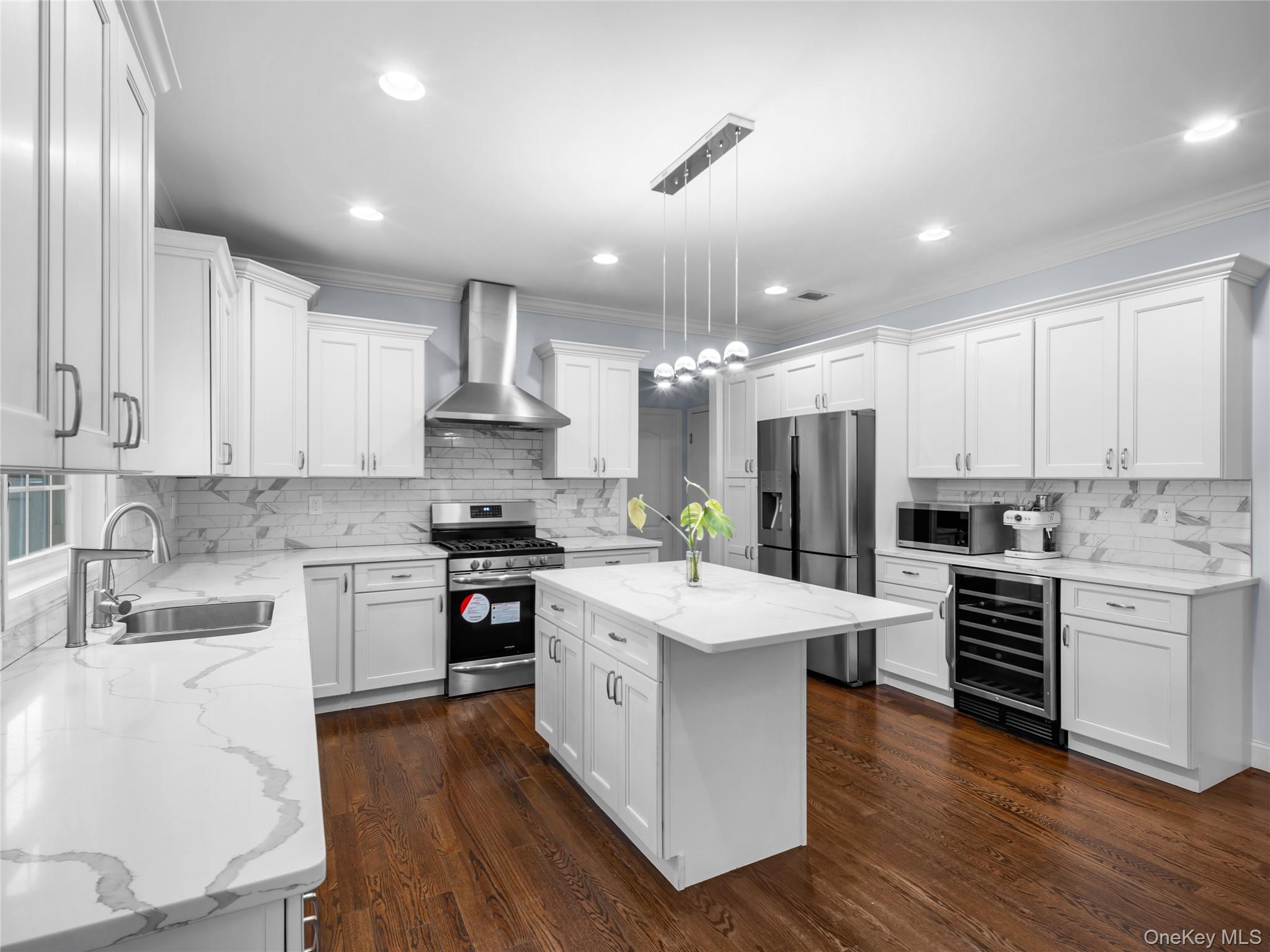 #8 photo, 22 Preston Lane, Syosset , NY 11791