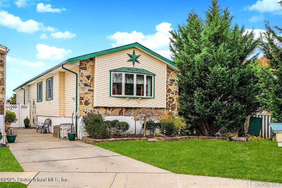 #1 photo, 35 Nutwood Court, Staten Island , NY 10308