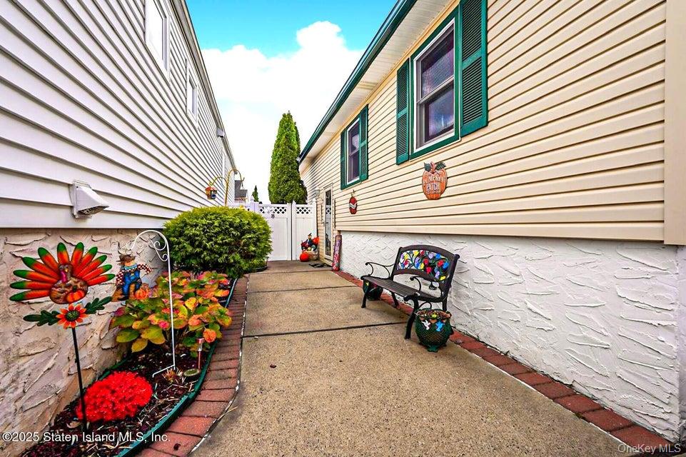 #4 photo, 35 Nutwood Court, Staten Island , NY 10308