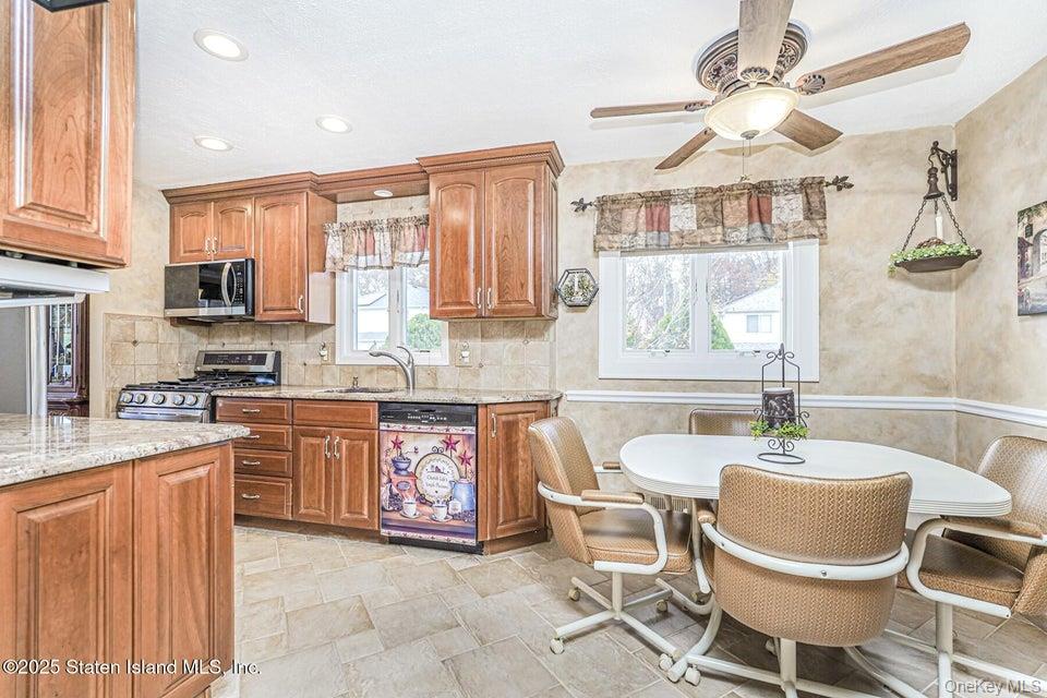 #6 photo, 35 Nutwood Court, Staten Island , NY 10308