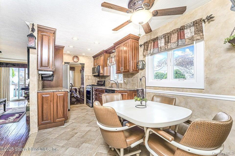 #7 photo, 35 Nutwood Court, Staten Island , NY 10308