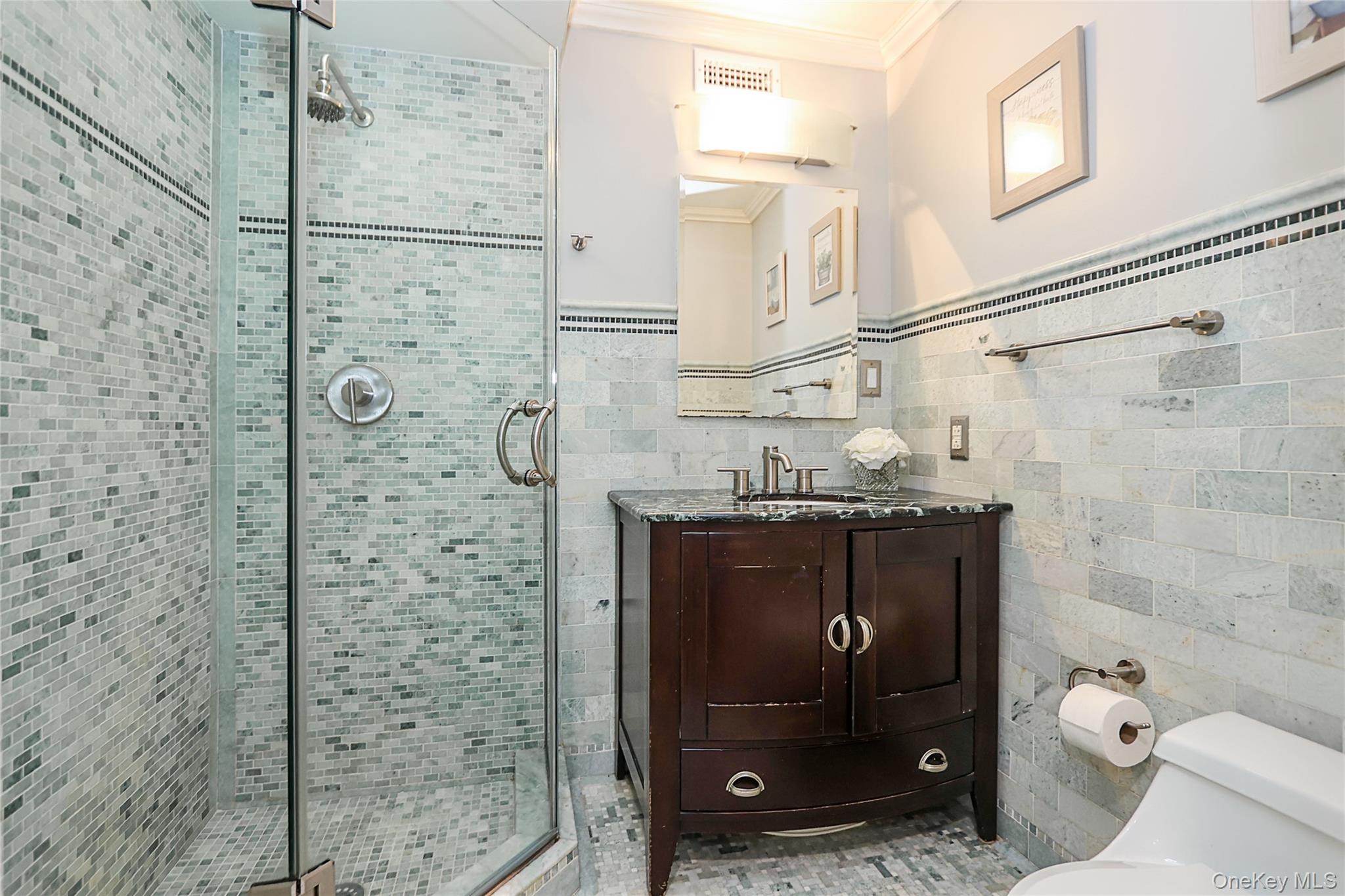 #11 photo, 174 Parkside Drive, Roslyn Heights , NY 11577