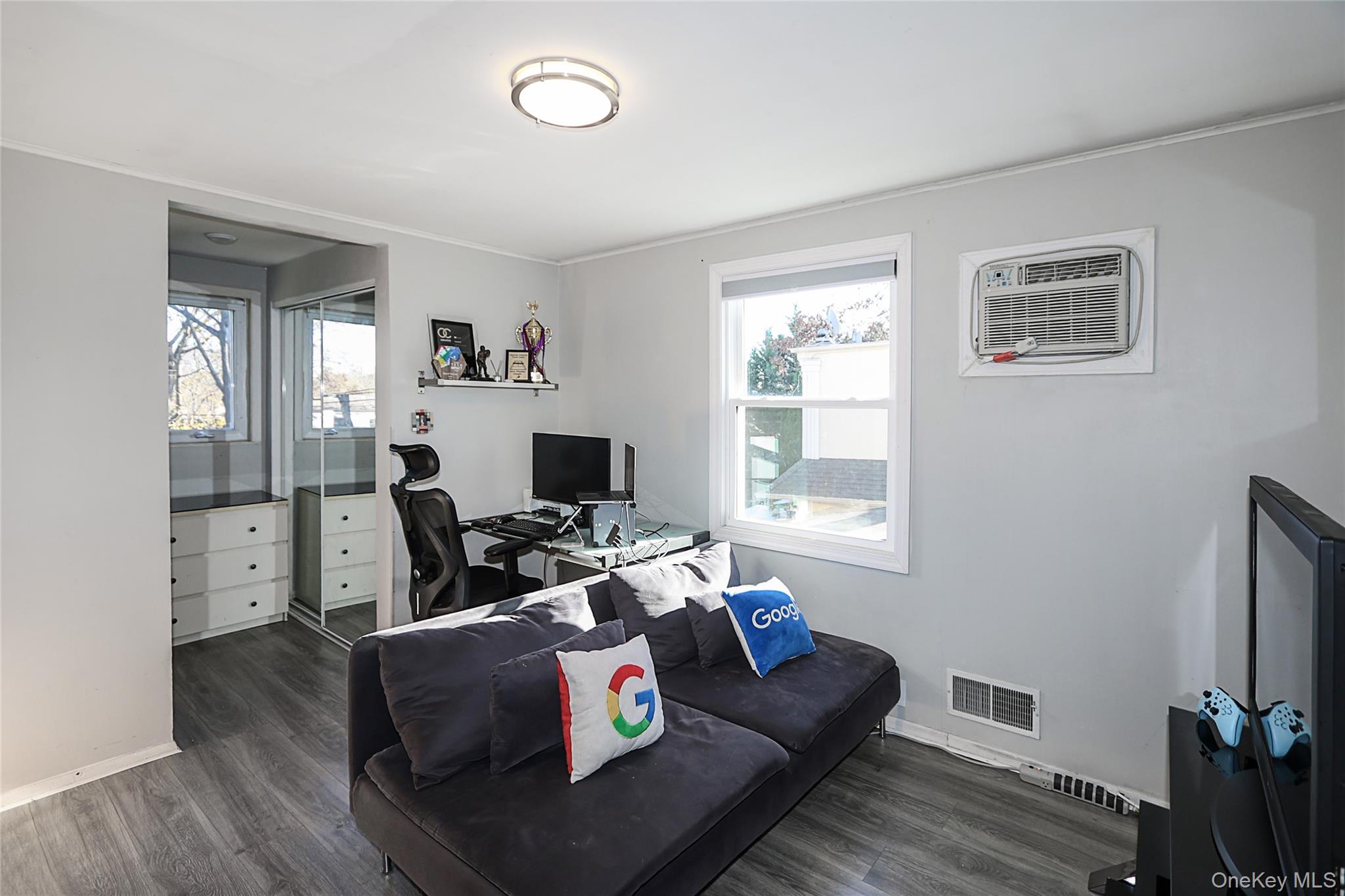 #16 photo, 174 Parkside Drive, Roslyn Heights , NY 11577