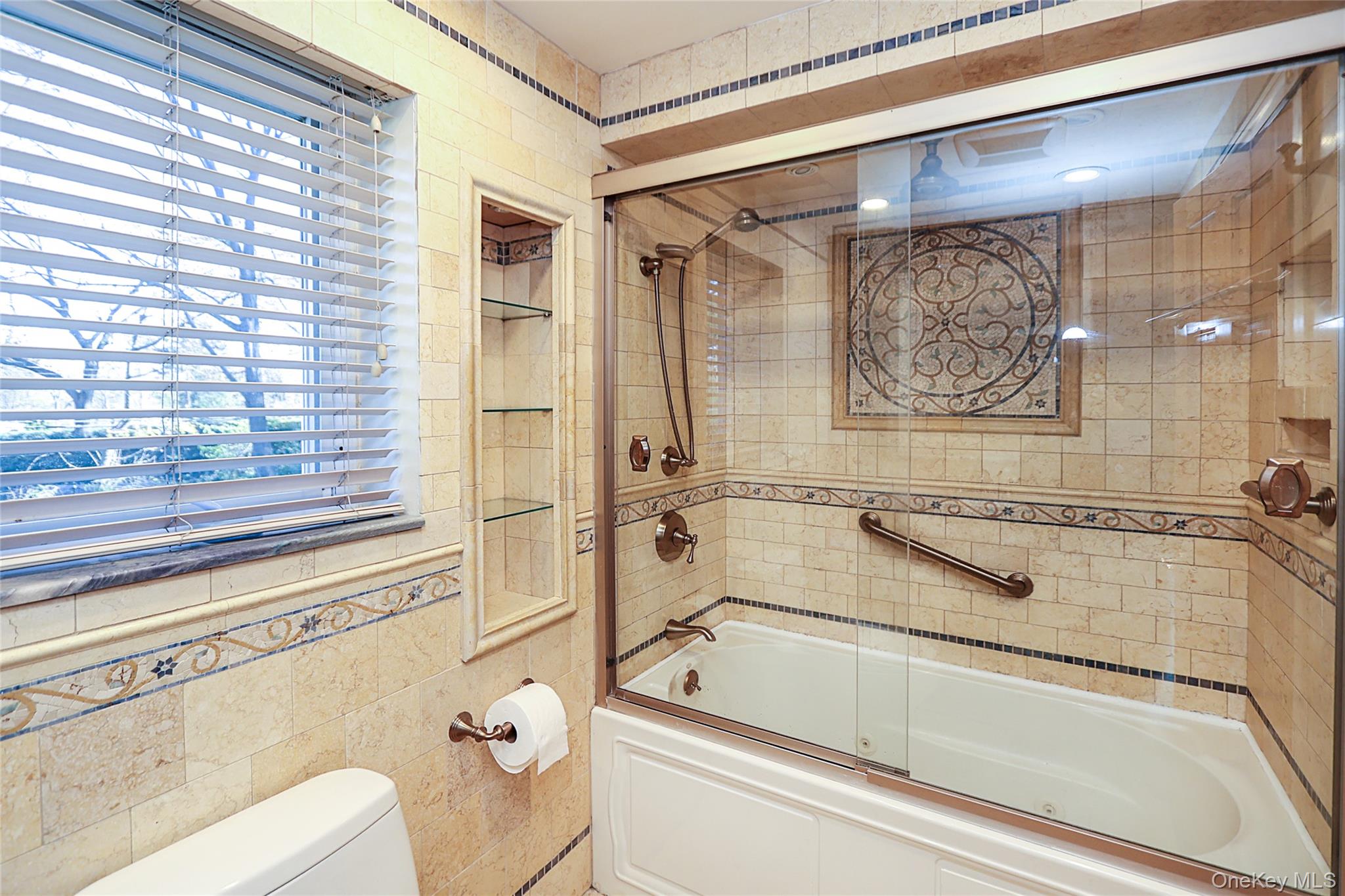 #18 photo, 174 Parkside Drive, Roslyn Heights , NY 11577