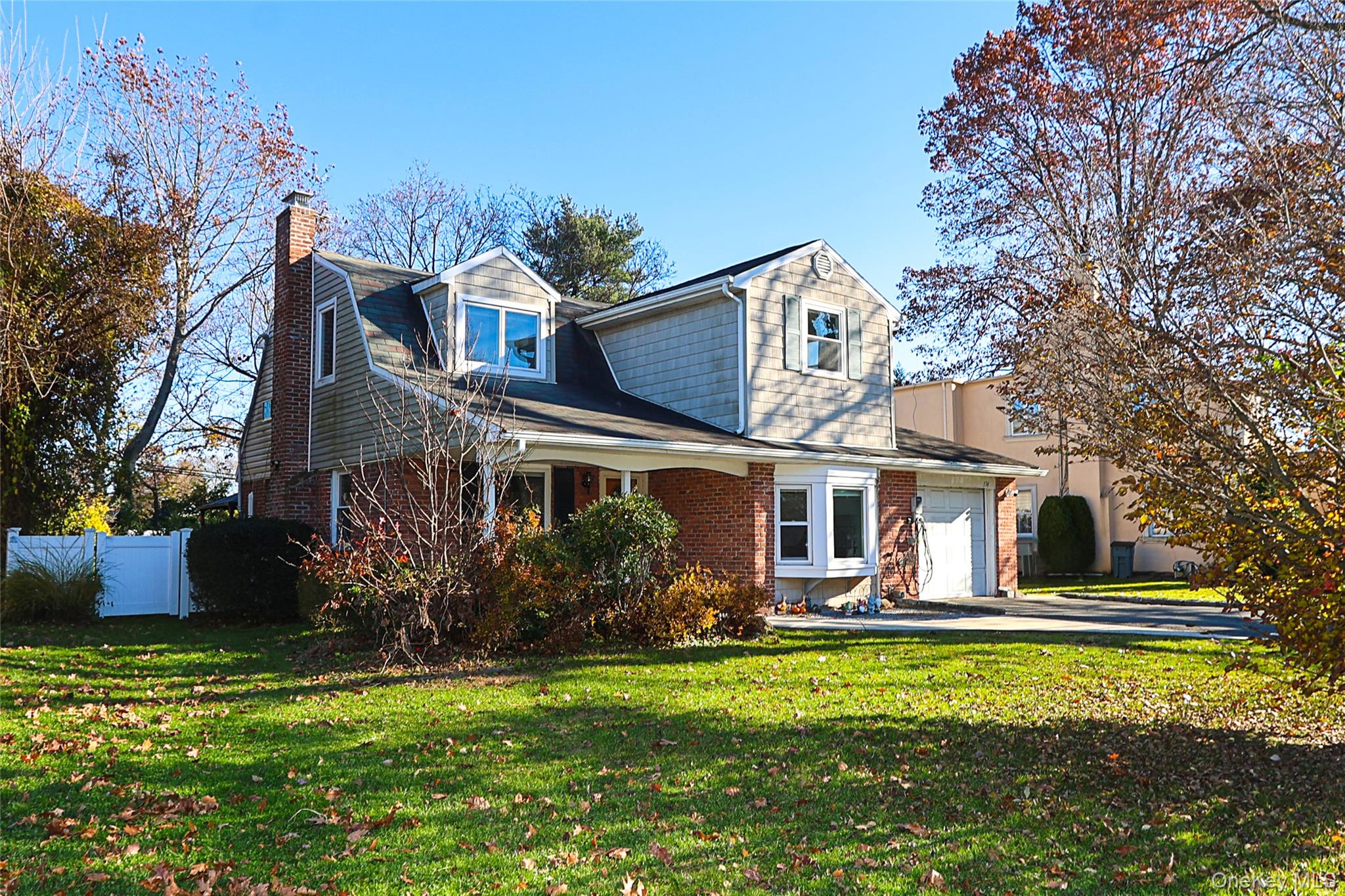 #2 photo, 174 Parkside Drive, Roslyn Heights , NY 11577