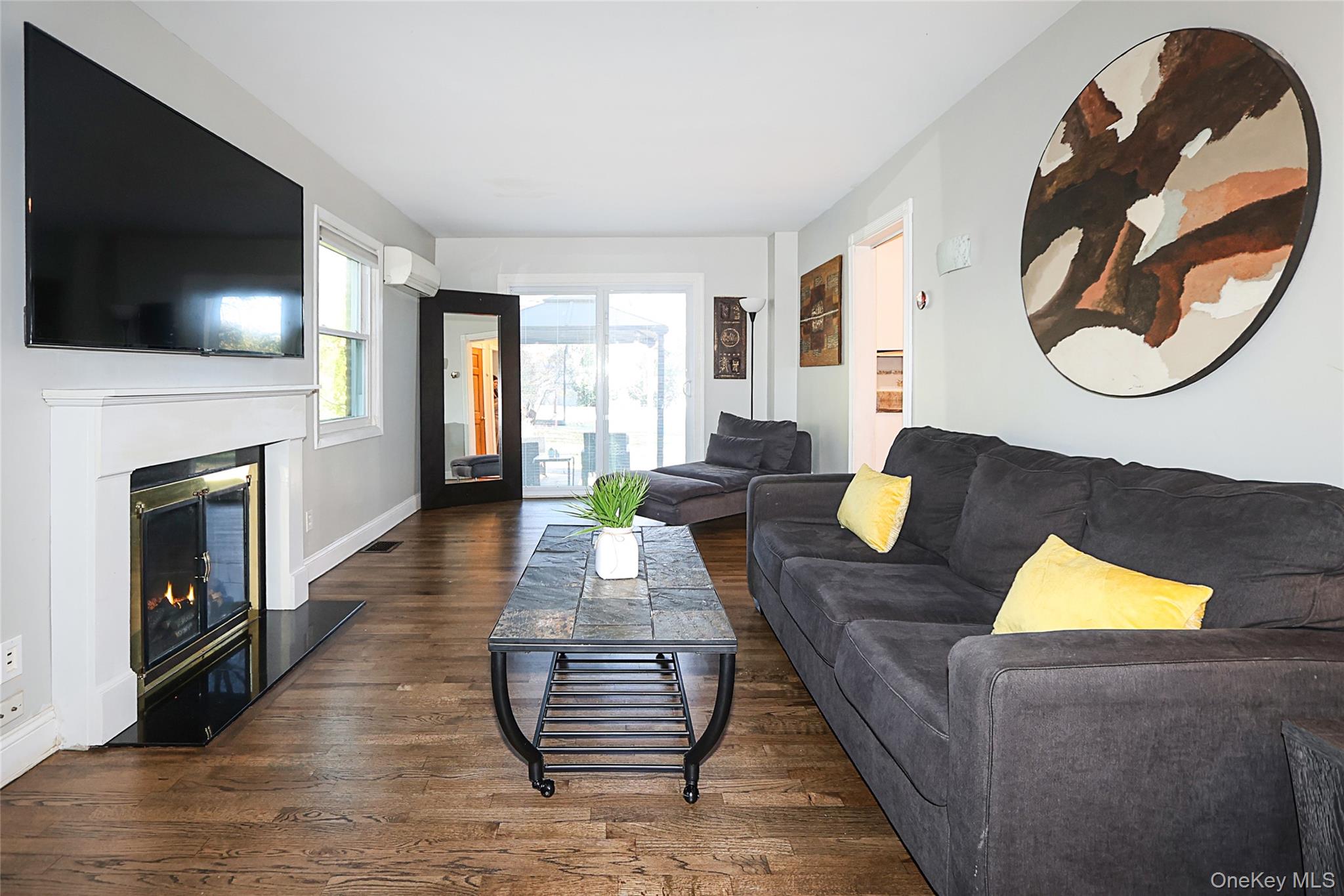 #3 photo, 174 Parkside Drive, Roslyn Heights , NY 11577