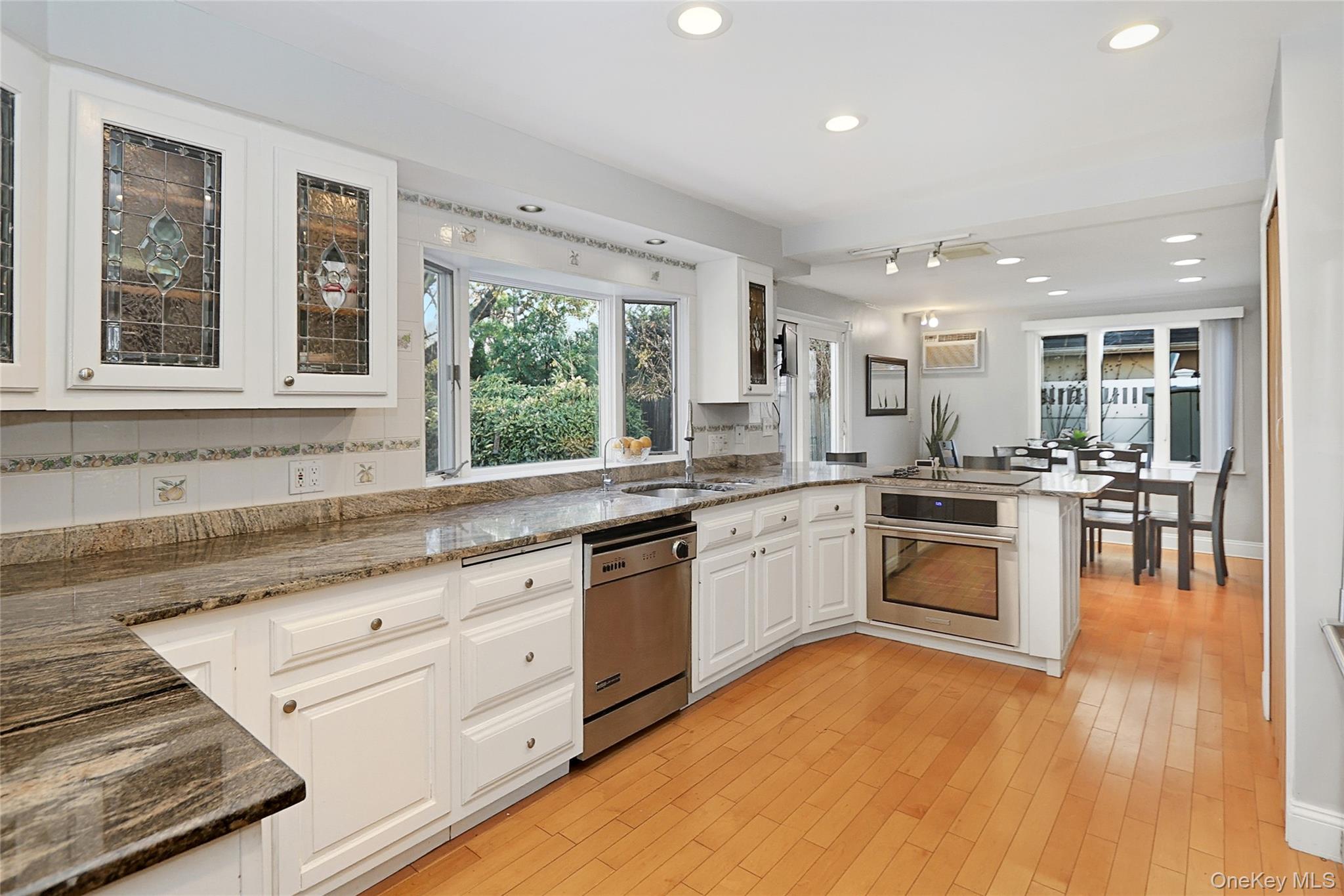 #5 photo, 174 Parkside Drive, Roslyn Heights , NY 11577