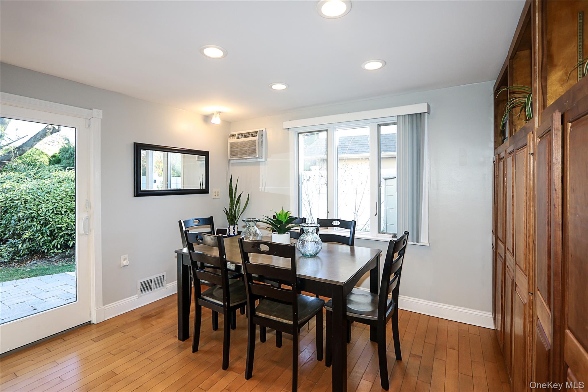 #8 photo, 174 Parkside Drive, Roslyn Heights , NY 11577