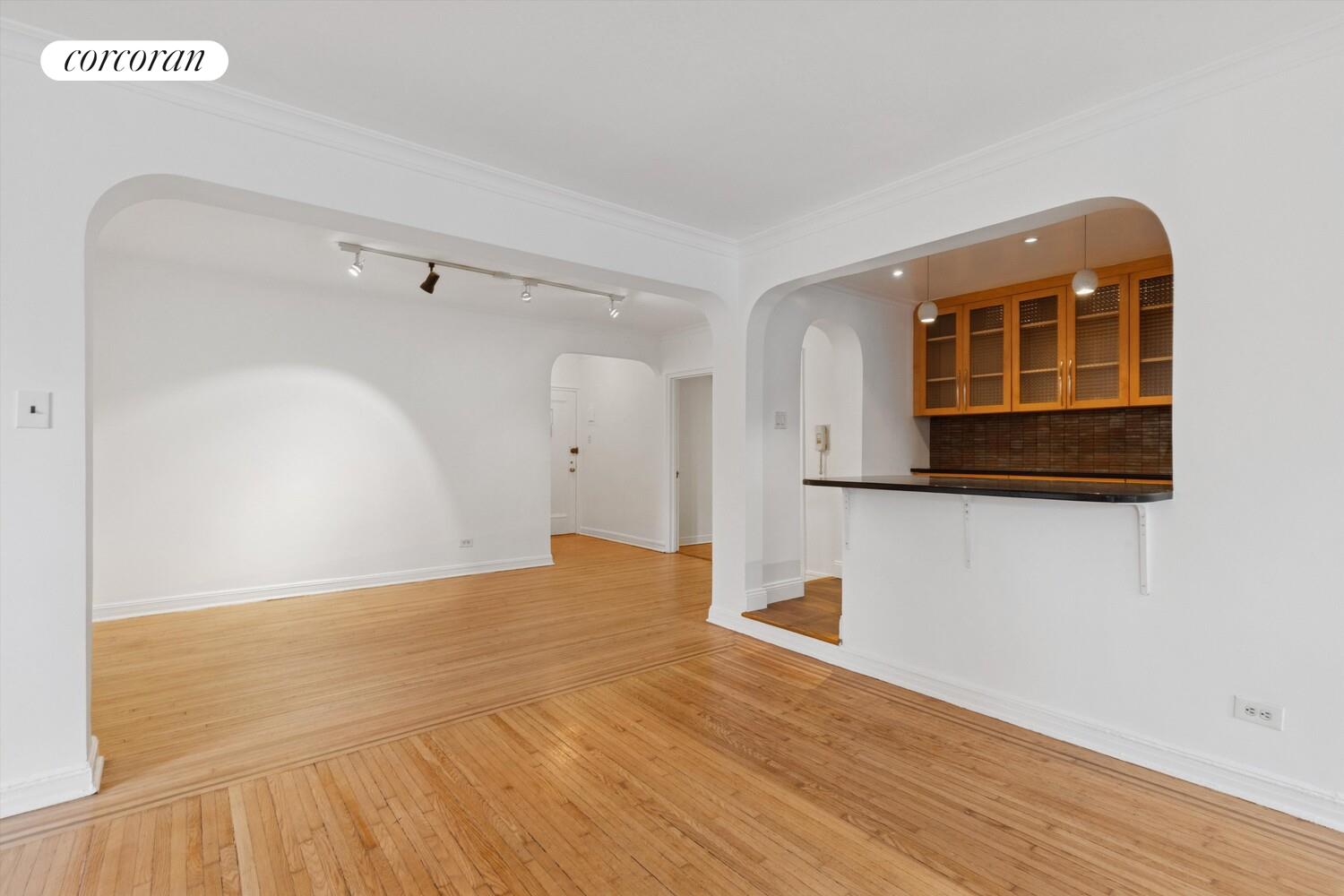 #6 photo, 69-40 YELLOWSTONE Boulevard, Forest Hills , NY 11375