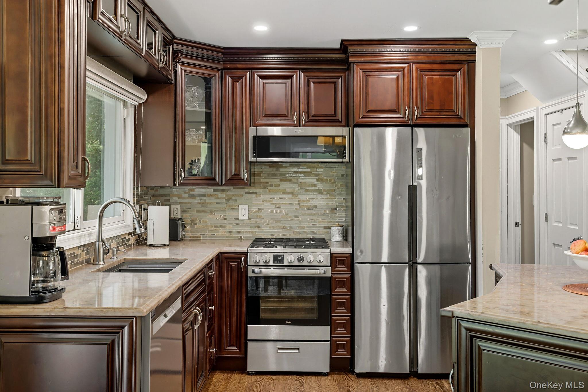 #11 photo, 110 Topland Road, White Plains , NY 10605