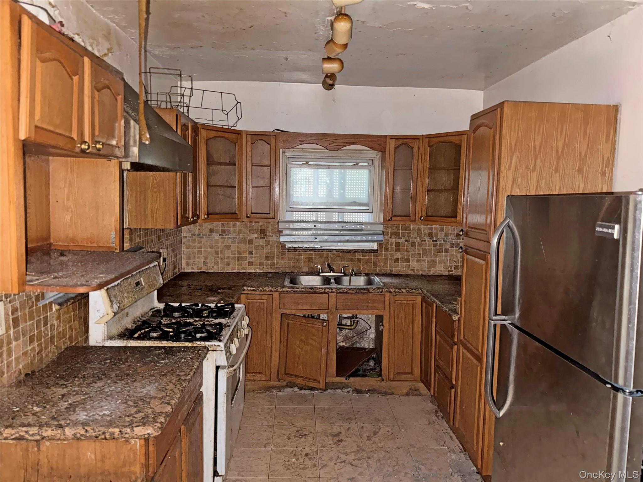 #10 photo, 4077 Seton Avenue, Bronx , NY 10466